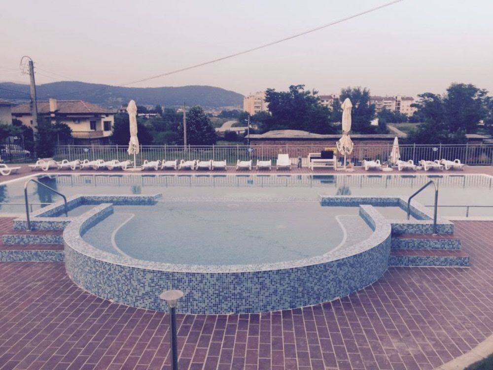 Hotel Astrea Hisarya Buitenkant foto